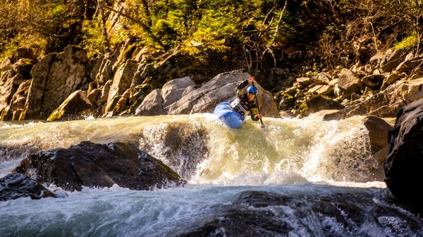 white_water_swisscanoe_fran_2560x1440.jpg